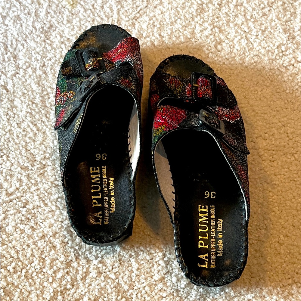 La Plume Black and Red Women's Sandals